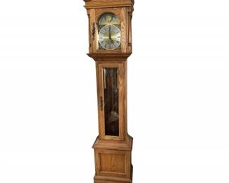 139 OakGrandmotherClockwPendulumChimes