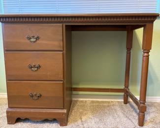 113 TimelessWoodWritingDeskw3DrawersVintageStyle