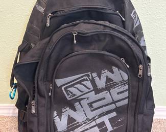 79 QuiksilverTravelSetRollingBagBackpackCombo