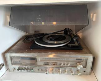 48 VintageCentrexStereoSystemTurntableCassetteAMFMSpkr