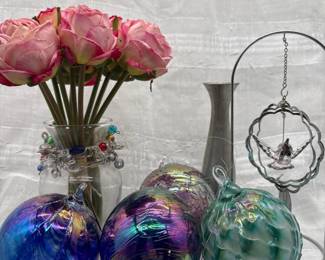 131 ArtGlassOrbsVaseMetalHummingbirdDecorLot