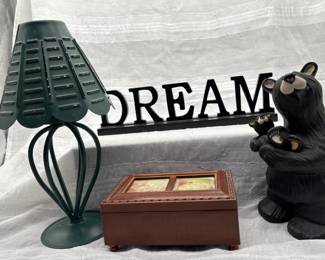 163 CabinBearDecorLotMusicBoxLampDreamSignRusticLodge