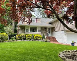 ROCKVILLE CENTRE VINTAGE HOME