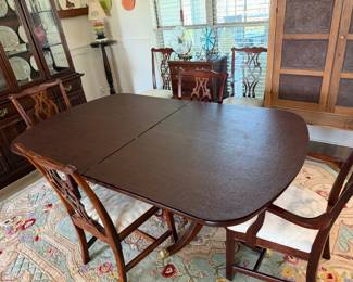 Dining table with six chairs (has two leaves)