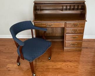 Rolling Chair And Desk