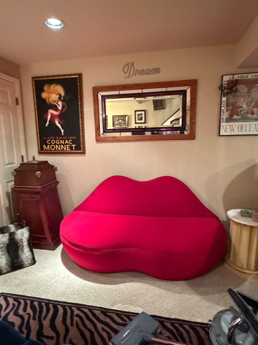 Round 2 - Unique Dali Lip Sofa - Lower Level