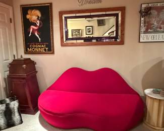 Round 2 - Unique Dali Lip Sofa - Lower Level