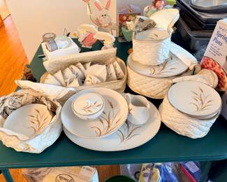 China set with wheat pattern and zipper storage bags