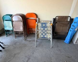 Folding chairs, lawn chairs