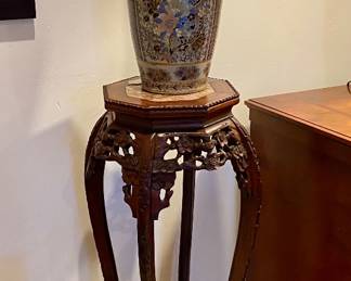 Asian vase w blue gold and gray colors, Asian stand 
