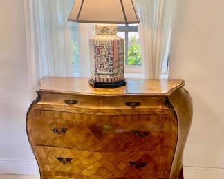 Chest of drawers and lamp 