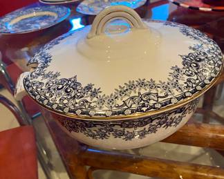 Porcelain pot w lid signed 