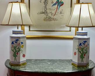 Pair of lamps w flowers design 