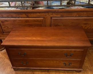 KELLER OAK BLANKET BOX