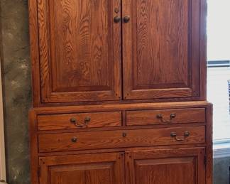 LEXINGTON armoire