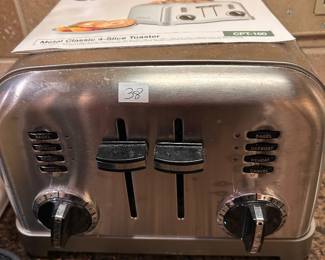 CUISINART 4 slot toaster