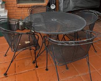 RETRO MESH CAST IRON PATIO SET