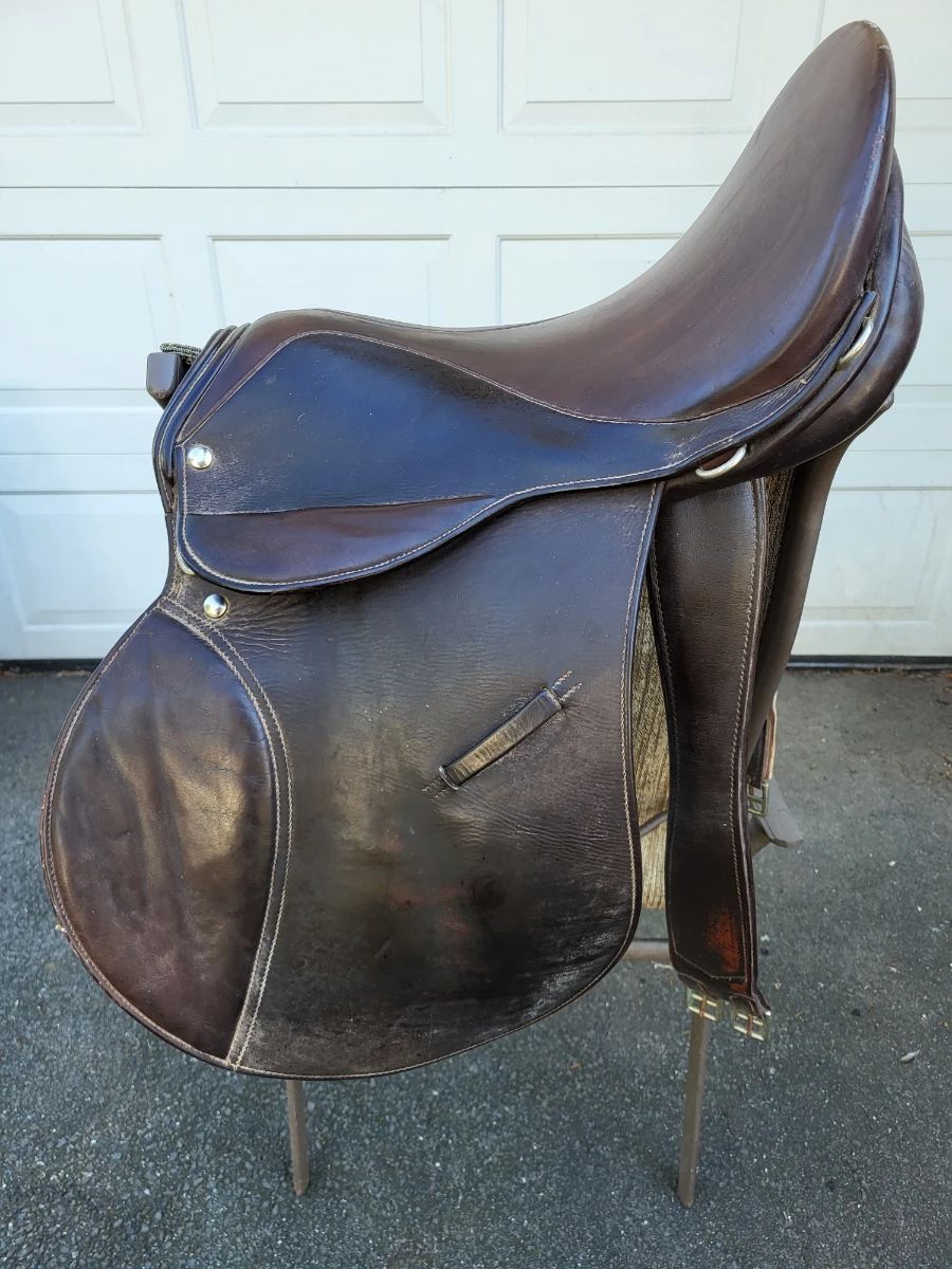 English Saddle with Girth