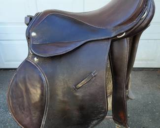 English Saddle with Girth