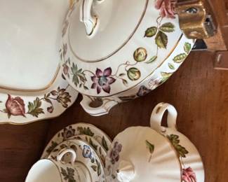 Royal Worcester Virginia Dinnerware Set third image