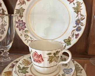 Royal Worcester Virginia Dinnerware Set fourth image