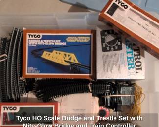 Tyco HO Scale Bridge and Trestle Set with NiteGlow Bridge and Train Controller