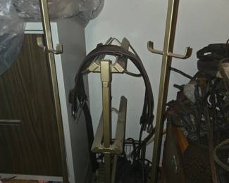 Double saddle stand