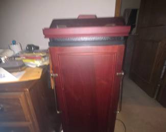 Corby Statesman Trouser Press - Man's Valet with pant steamer built in. I have seen a lot of these "mans valet" stands that hold the car keys, loose change and a place to hang your business jacket, but I never saw one like this - 3 different settings for pressing your slacks,