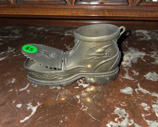 Small shoe/ashtray? 