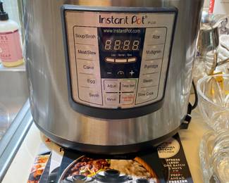 Brand new Insta pot deluxe. Stainless steel insert