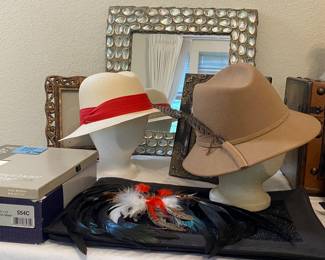 Great collection of vintage hats, filled hats, straw hats