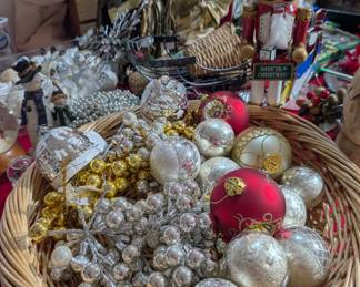 Large ornaments, there’s a whole box not pictured of beautiful ornaments