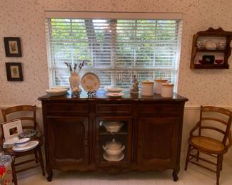 Beautiful oak reproduction sideboard with locking cabinets