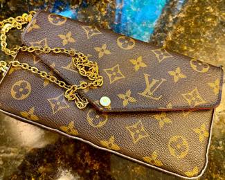 LV CHAIN WALLET