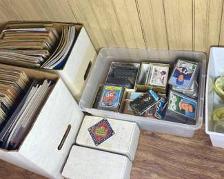 Baseball cards & sports magazines