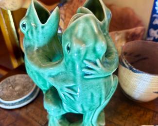Vintage 3 frogs vase, Japan.