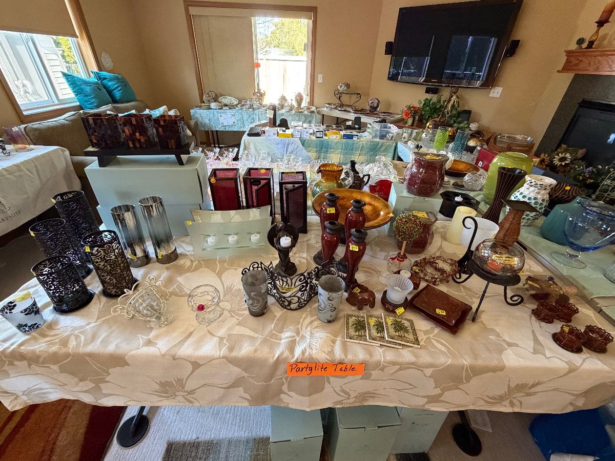 partylite! 2 tables of new or like new