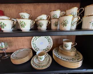 Lenox Holiday 40 pc service for 8