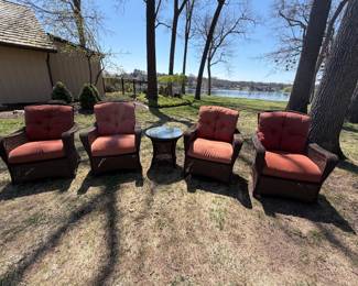 Lloyd Flanders Grand Travers 2 - Pair of swivel glider chairs