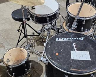 DRUM SET