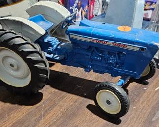 FORD TOY TRACTOR