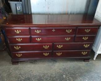 DRESSER