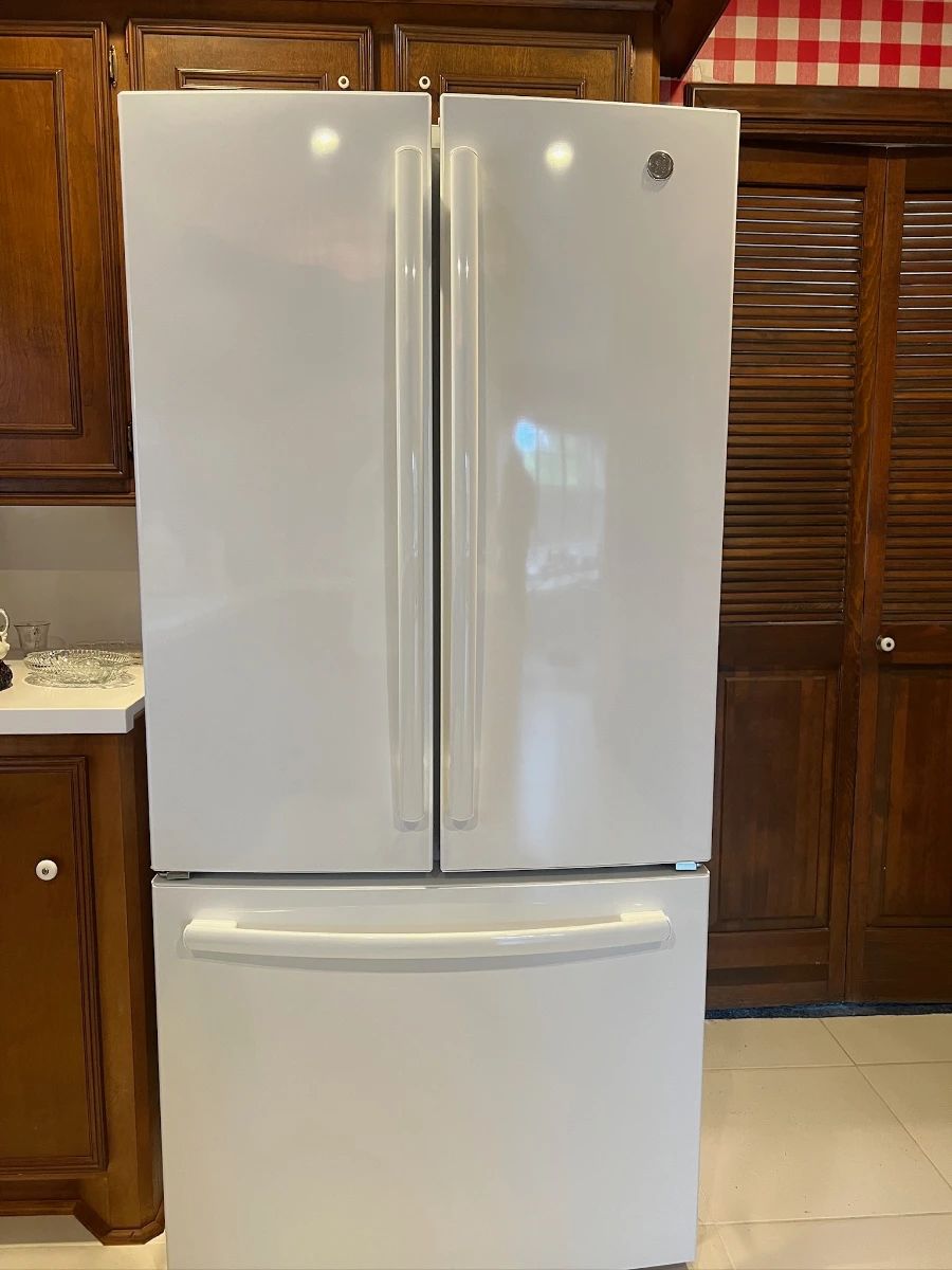 GE 19 cu ft. counter depth refrigerator with ice maker