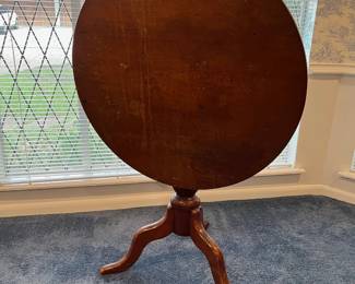 Beautiful Vintage Cherry 33-1/2"  diameter x 31" tall Tilt Top Table. Original latch/hardware. circa 1820-1860.