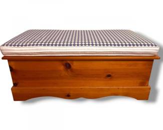 146 LargeRusticWoodenStorageBenchwCustomCushionDiamondPattern