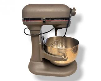 32 KitchenAidProfessional6StandMixerwBowlWhiskAttachment