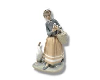 40 LladroFigurineGirlFeedingDuckswBasket