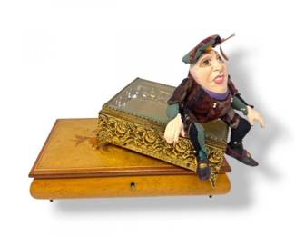 114 ReugeItalianMusicBoxGlassJewelryCasketHumptyDumptyFigure