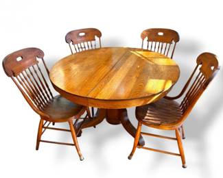69 RoundOakDiningTablew4AntiqueSpindleBackChairs