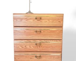 5Drawer Dresser With Small Lamp
